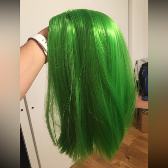 🟢BOGO FREE🟢 Neon Green Wig 💚 - Picture 5 of 5
